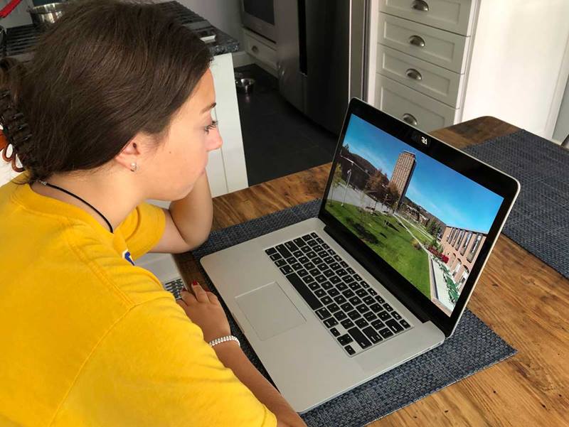 Gianna Chiariello visits campuses virtually when deciding which college to attend in 2021.